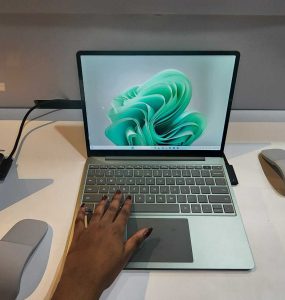 Microsoft Surface Laptop Go