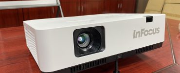 INFOCUS IN1004 LCD Projector