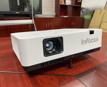 INFOCUS IN1004 LCD Projector