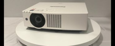 Panasonic PT VMZ51S Projector